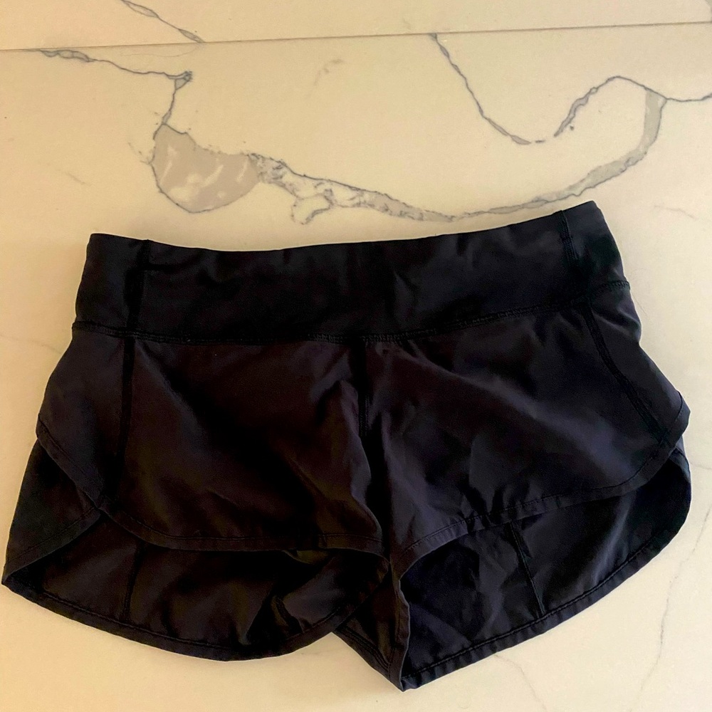 Lululemon short black.